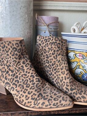 Dingo Leopard Print Ankle Boots in Tan and Black